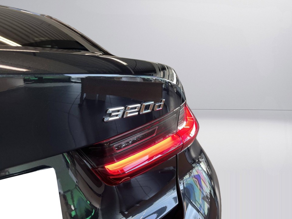 BMW Seria 3 320d - foto 13