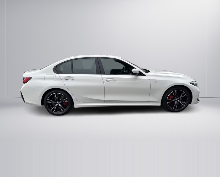 BMW Seria 3 320d M-Sport (2)