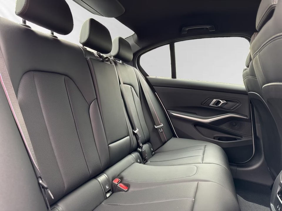 BMW Seria 3 320d M-Sport - foto 7