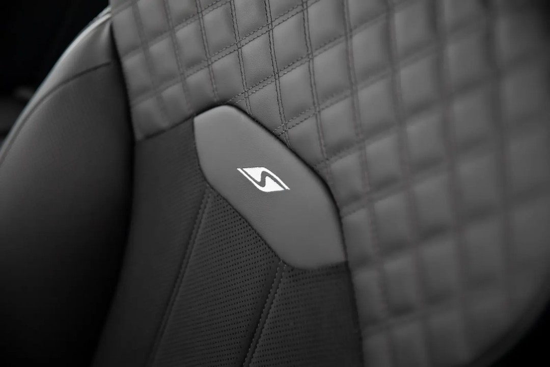 Bentley Bentayga S Black Edition - foto 19