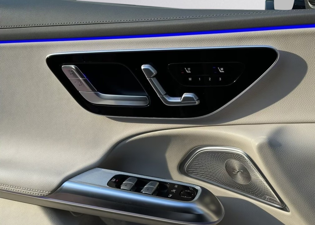 Mercedes-Benz E 300e Exclusive - foto 22