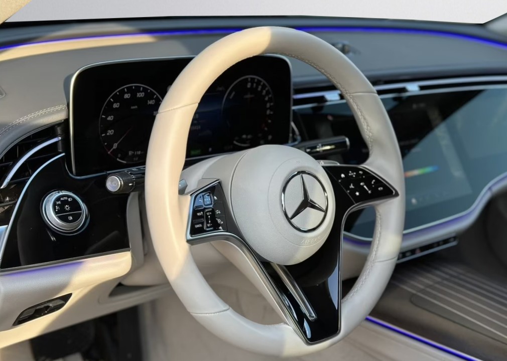 Mercedes-Benz E 300e Exclusive - foto 11