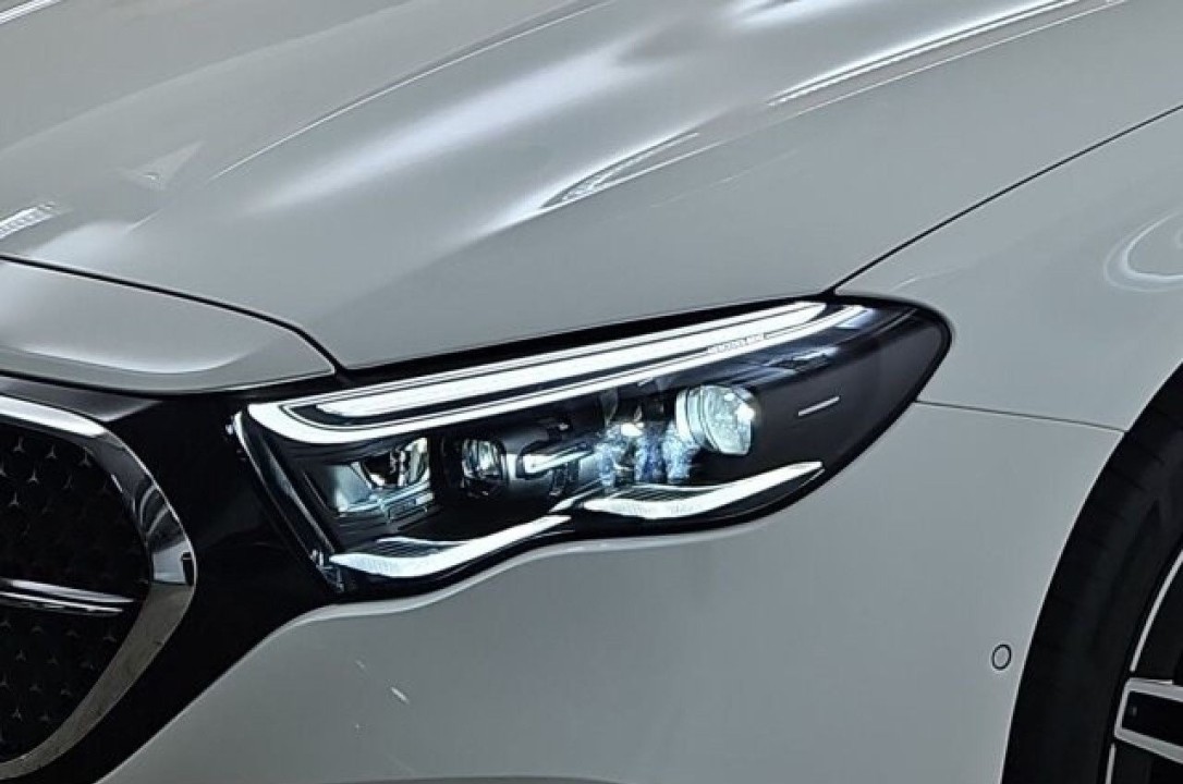 Mercedes-Benz E 300e AMG Line - foto 17
