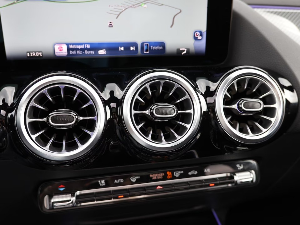 Mercedes-Benz GLA 200d 4MATIC AMG Line - foto 25