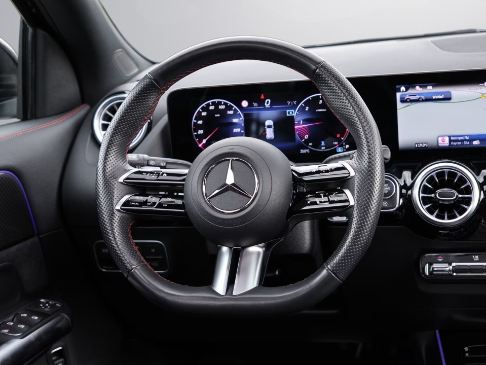 Mercedes-Benz GLA 200d 4MATIC AMG Line - foto 16