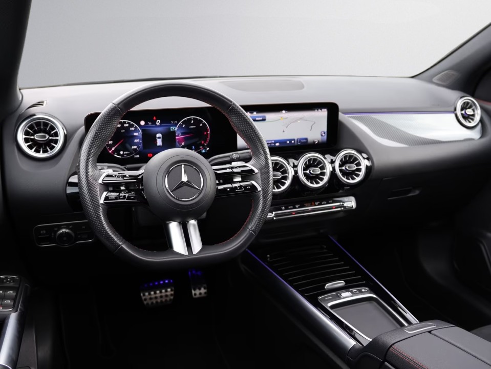 Mercedes-Benz GLA 200d 4MATIC AMG Line - foto 17