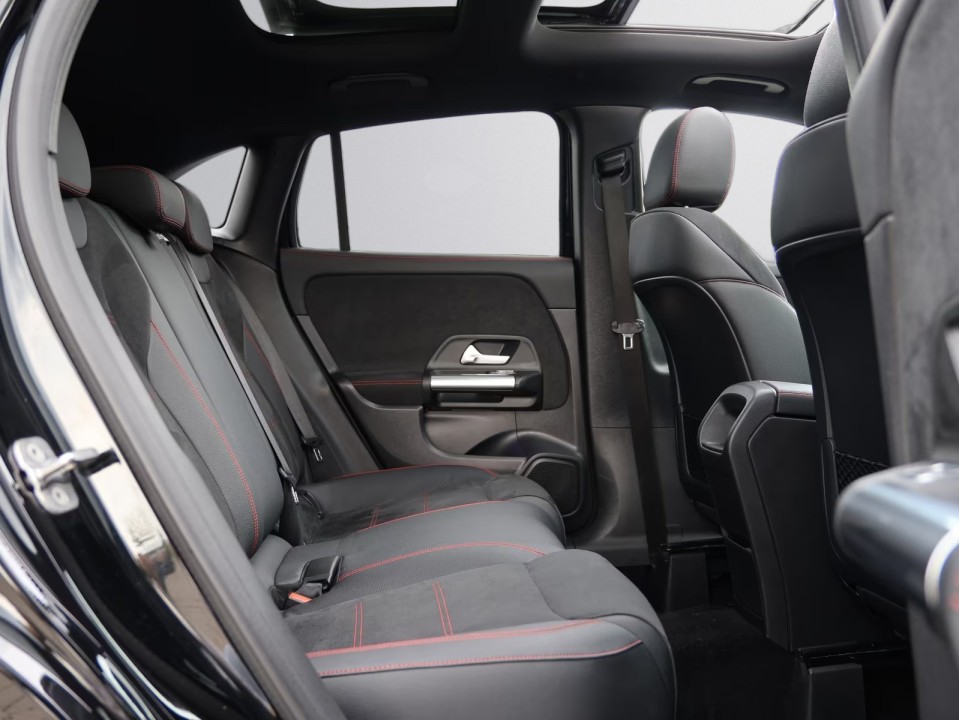 Mercedes-Benz GLA 200d 4MATIC AMG Line - foto 30