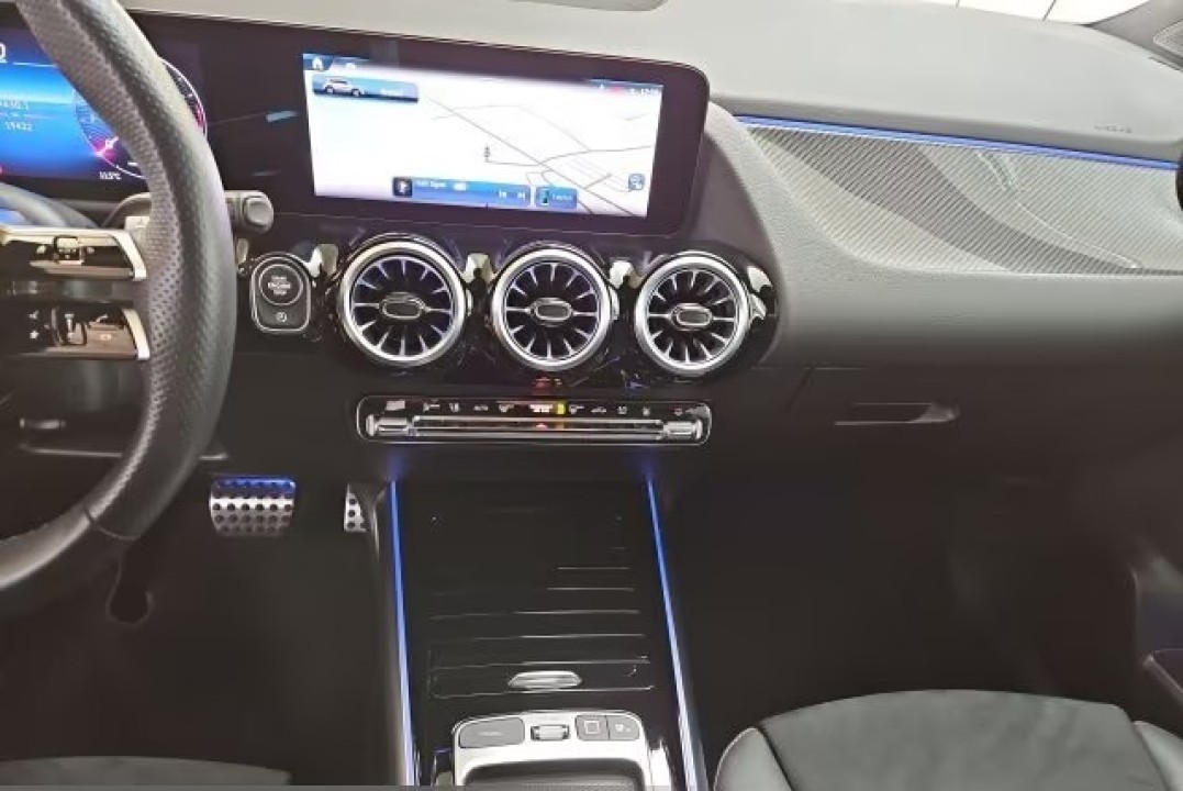 Mercedes-Benz GLA 250 4MATIC AMG Line - foto 13