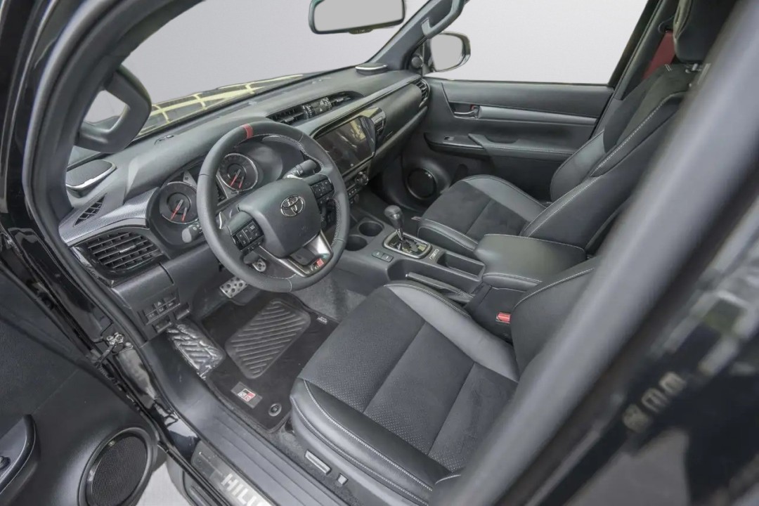 Toyota Hilux 2.8 D-4D Double Cab GR Sport - foto 11