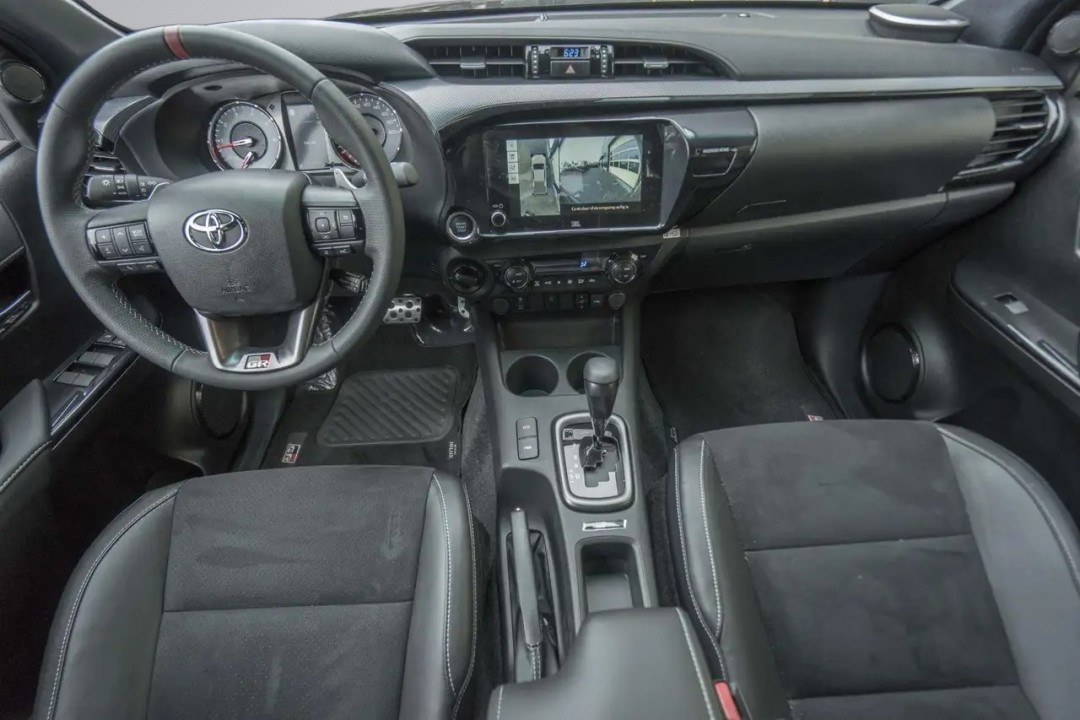 Toyota Hilux 2.8 D-4D Double Cab GR Sport - foto 10