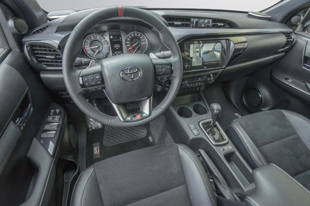 Toyota Hilux 2.8 D-4D Double Cab GR Sport - foto 9