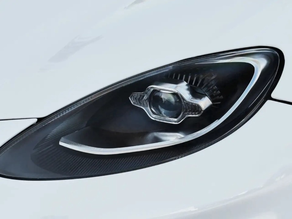 Aston Martin DBX - foto 12