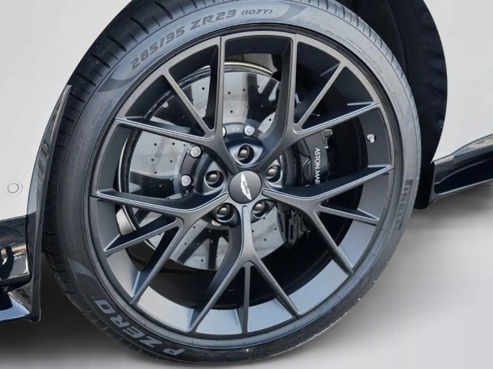 Aston Martin DBX - foto 15