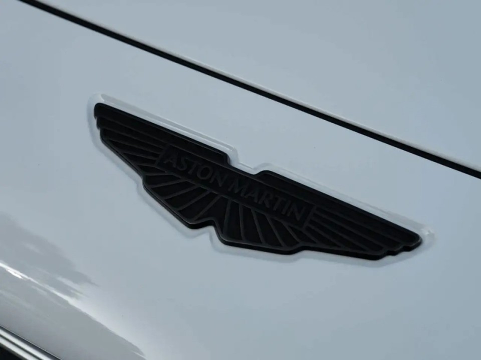 Aston Martin DBX - foto 11