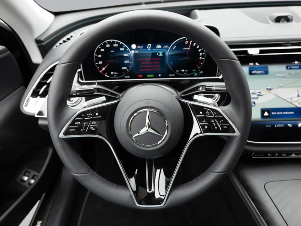Mercedes-Benz E 300e 4MATICExclusive (3)
