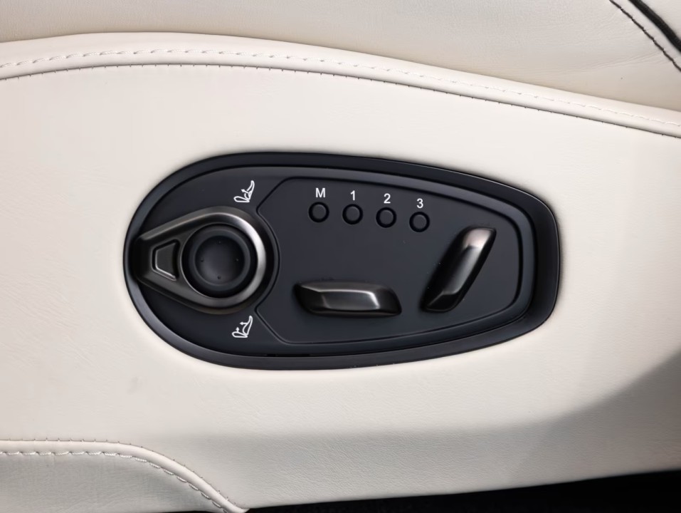 Aston Martin DBX - foto 14