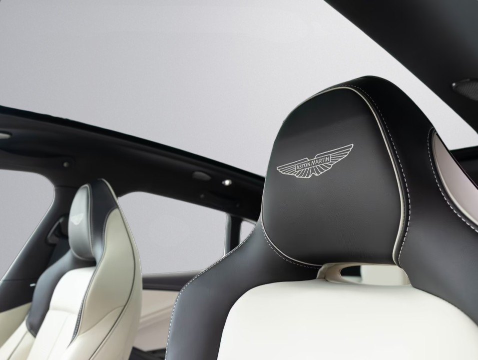 Aston Martin DBX - foto 11