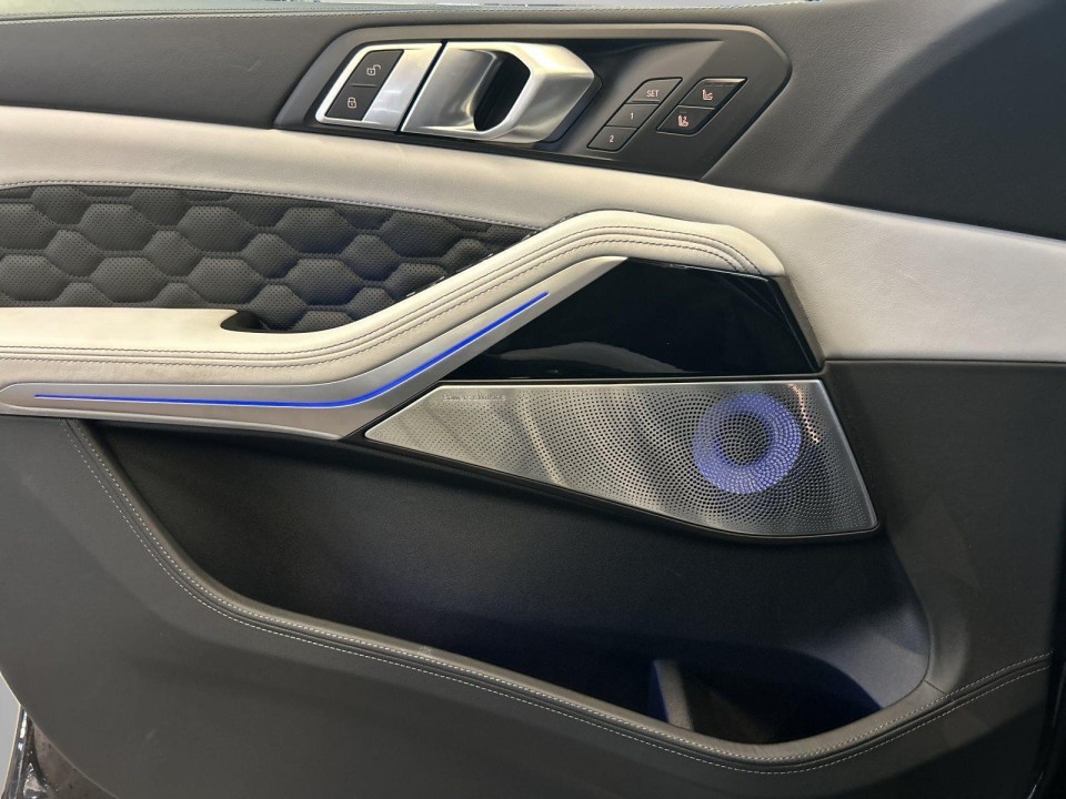 BMW X5 M Competition - foto 16