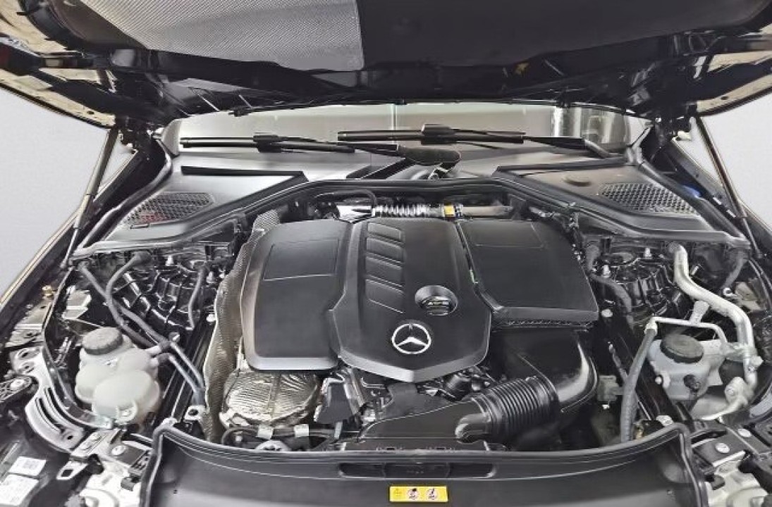 Mercedes-Benz E 220d 4MATIC AMG - foto 23