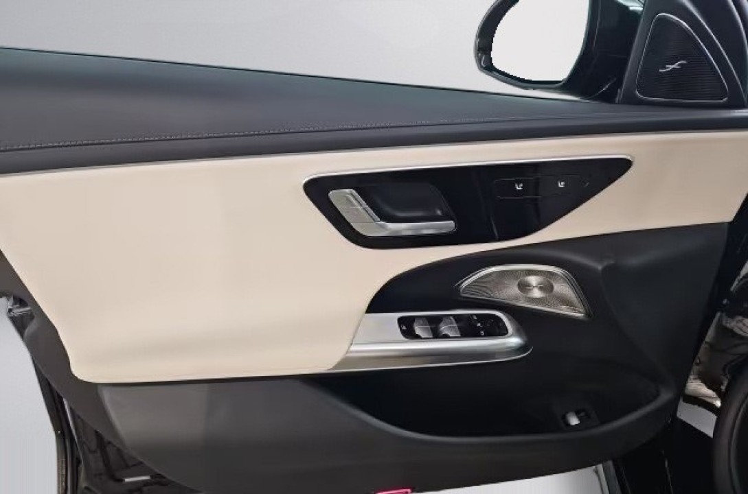 Mercedes-Benz E 220d 4MATIC AMG - foto 18