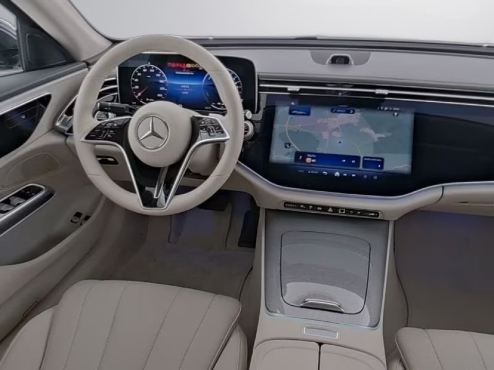 Mercedes-Benz E 300e 4MATIC (3)