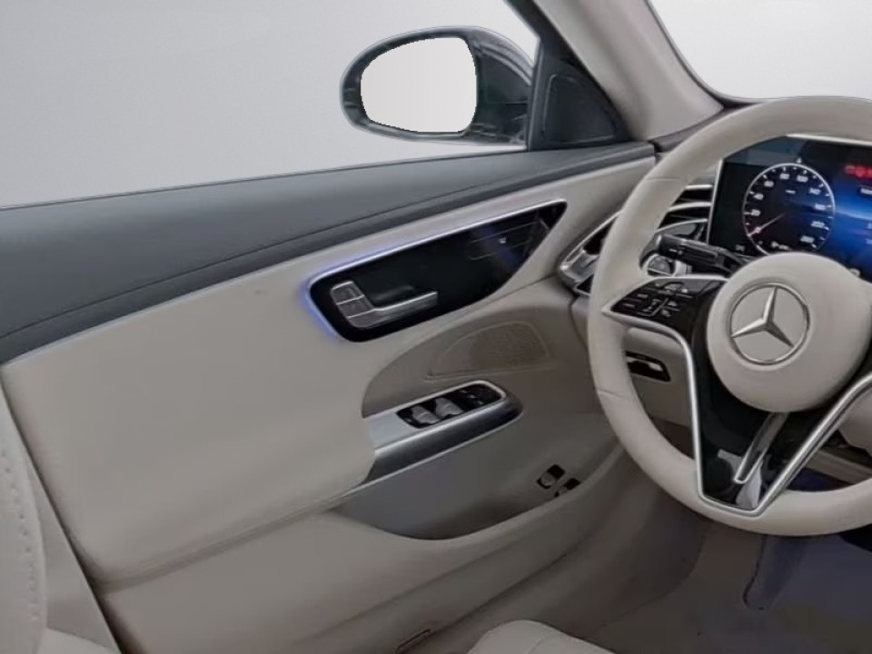 Mercedes-Benz E 300e 4MATIC - foto 6