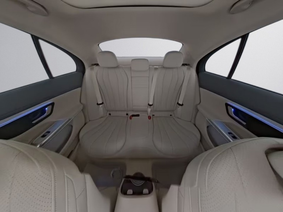 Mercedes-Benz E 300e 4MATIC - foto 7