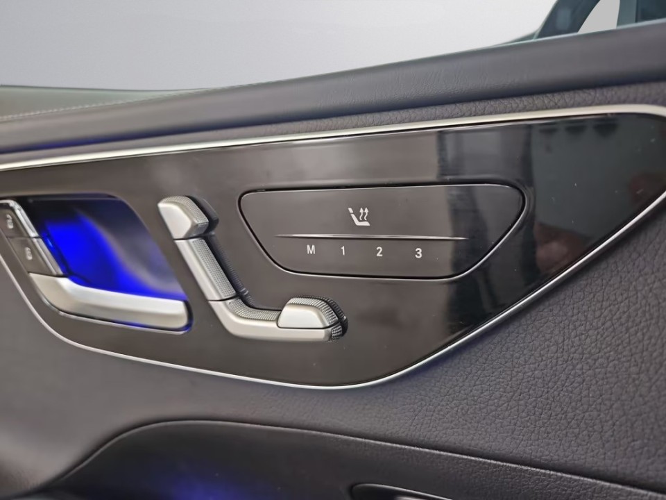 Mercedes-Benz C 300 4MATIC AMG - foto 14
