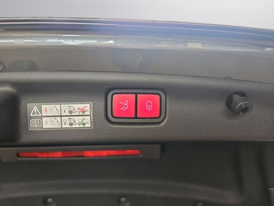 Mercedes-Benz C 300 4MATIC AMG - foto 16