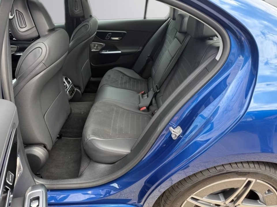 Mercedes-Benz C 300 4MATIC AMG - foto 13