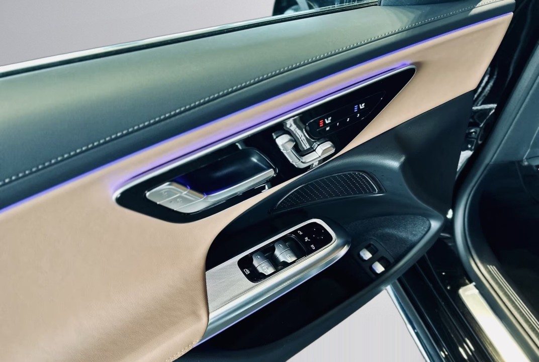 Mercedes-Benz E 400e 4MATIC AMG Line - foto 11