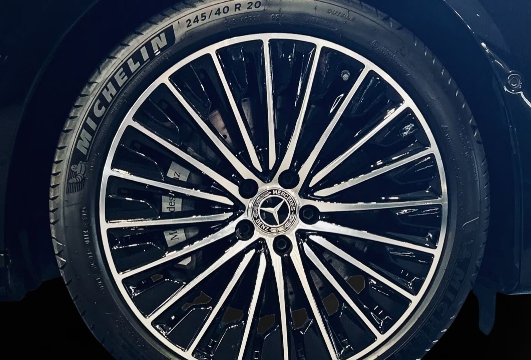 Mercedes-Benz E 400e 4MATIC AMG Line - foto 13