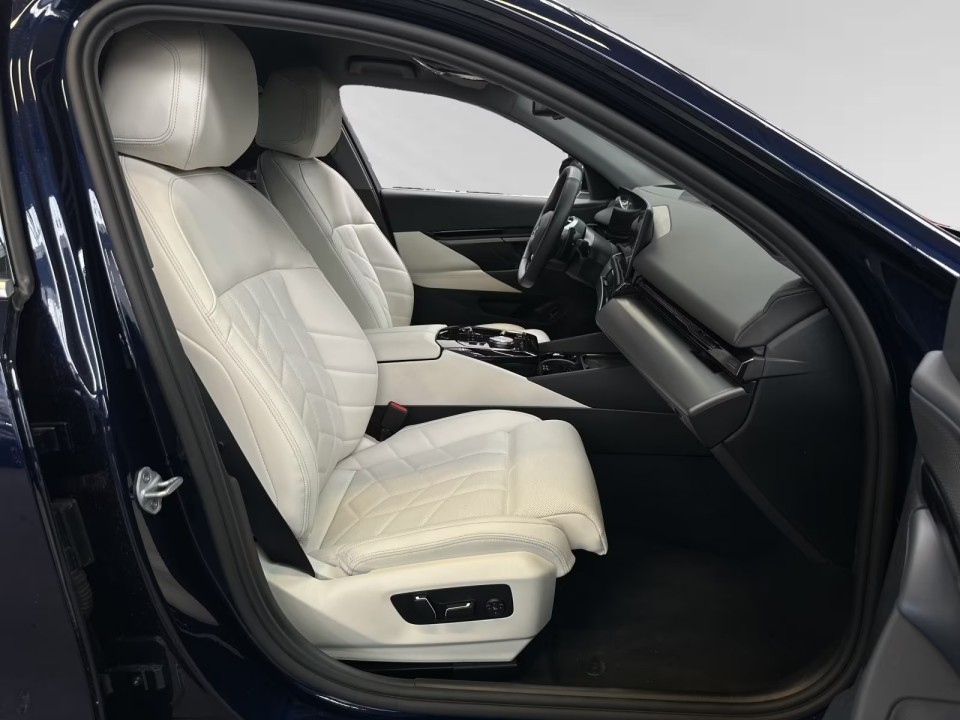 BMW Seria 5 520d xDrive - foto 8