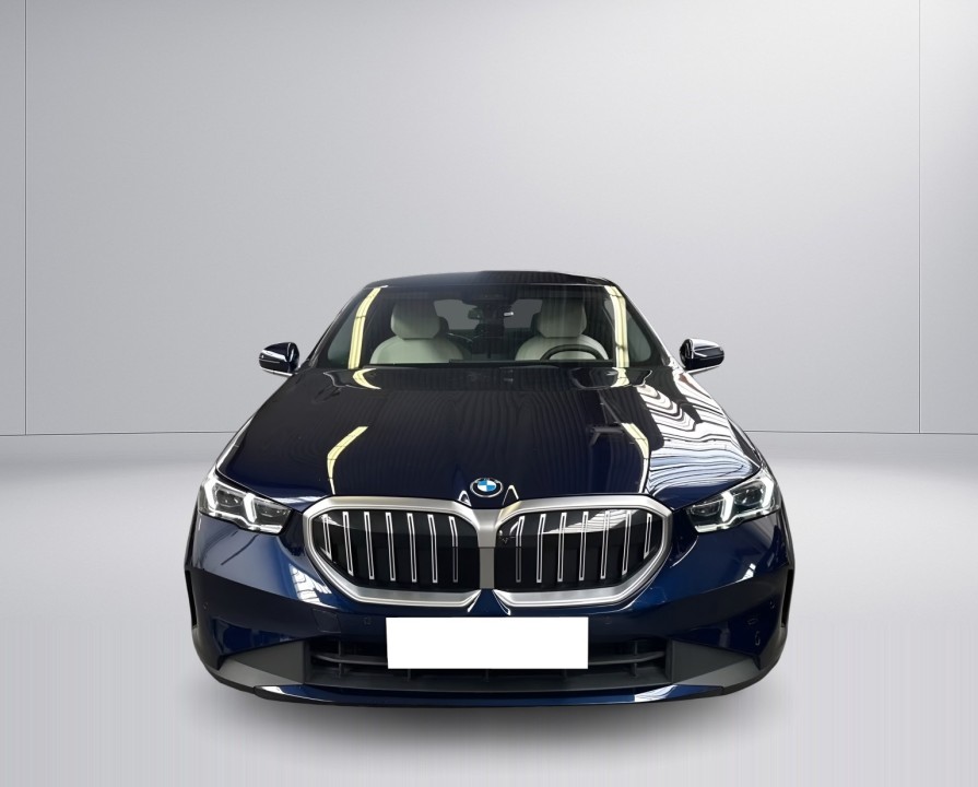 BMW Seria 5 520d xDrive (2)