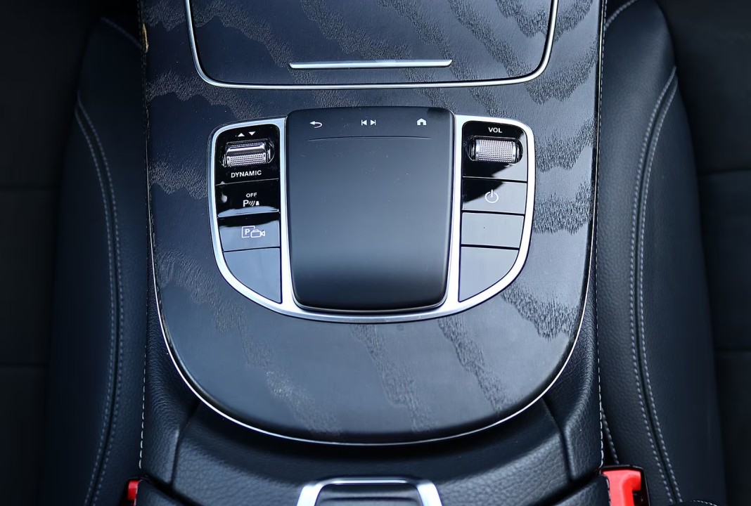 Mercedes-Benz E 300de AMG Line - foto 11