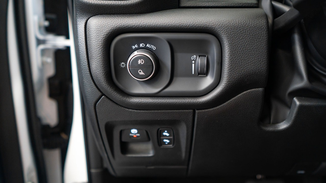 Dodge RAM 1500 Sport Night Edition - foto 24