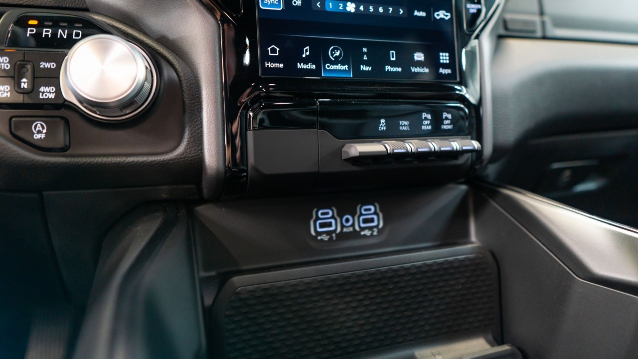 Dodge RAM 1500 Sport Night Edition - foto 21