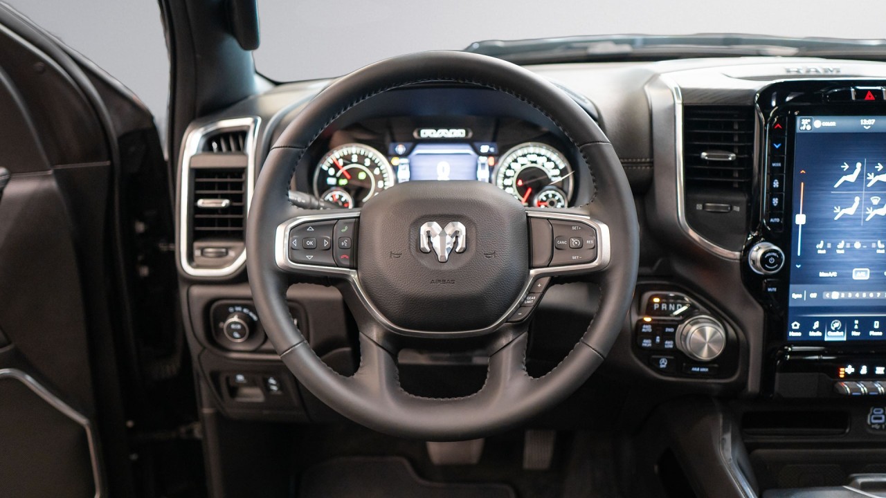 Dodge RAM 1500 Laramie Sport - foto 14