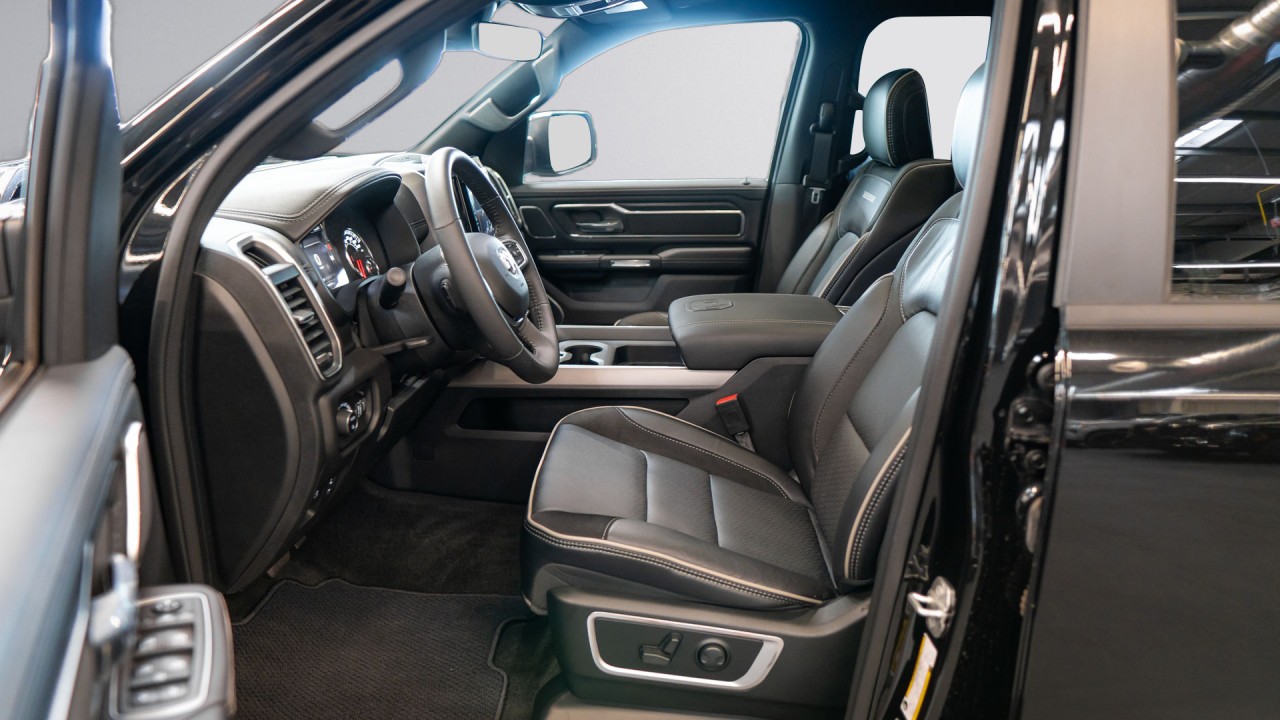 Dodge RAM 1500 Laramie Sport - foto 11