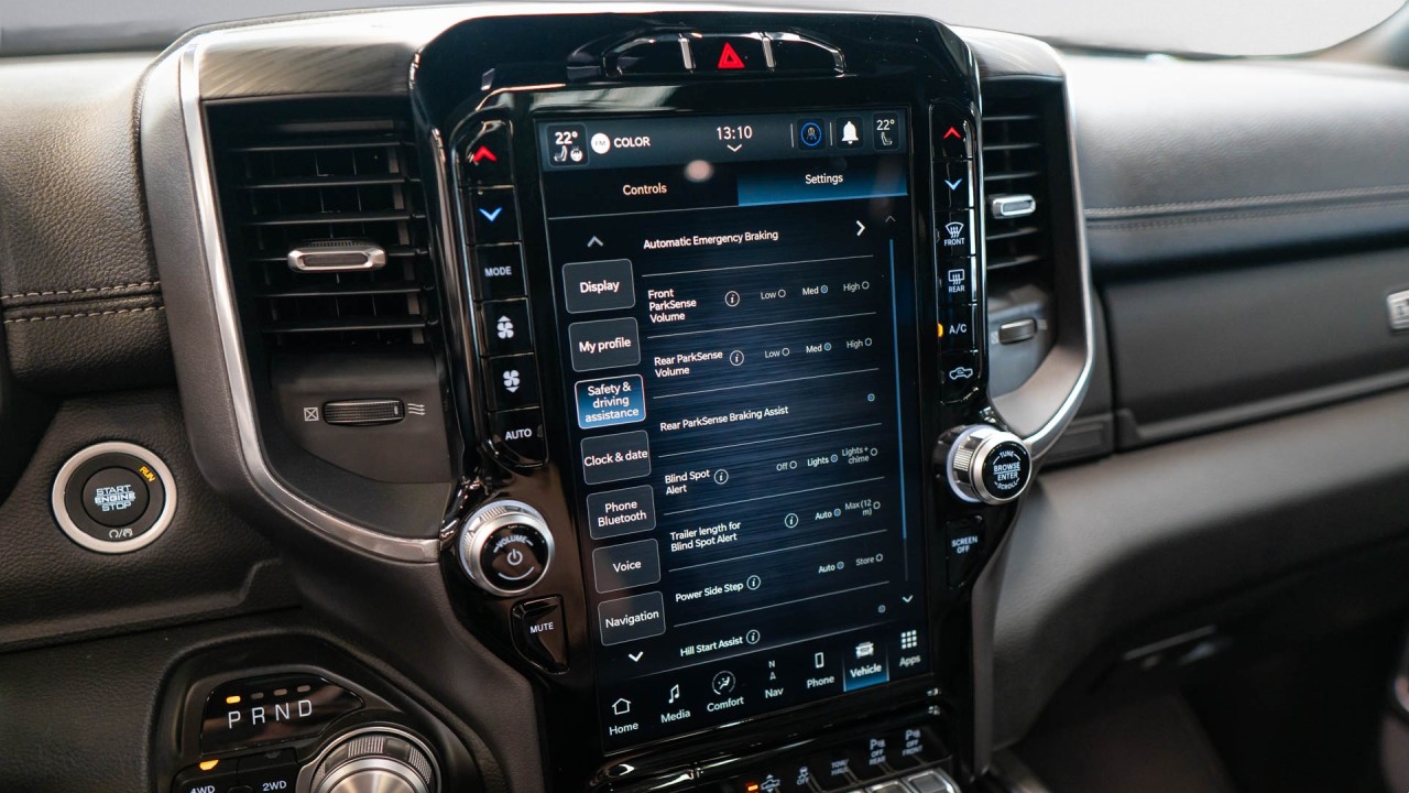 Dodge RAM 1500 Laramie Sport - foto 27