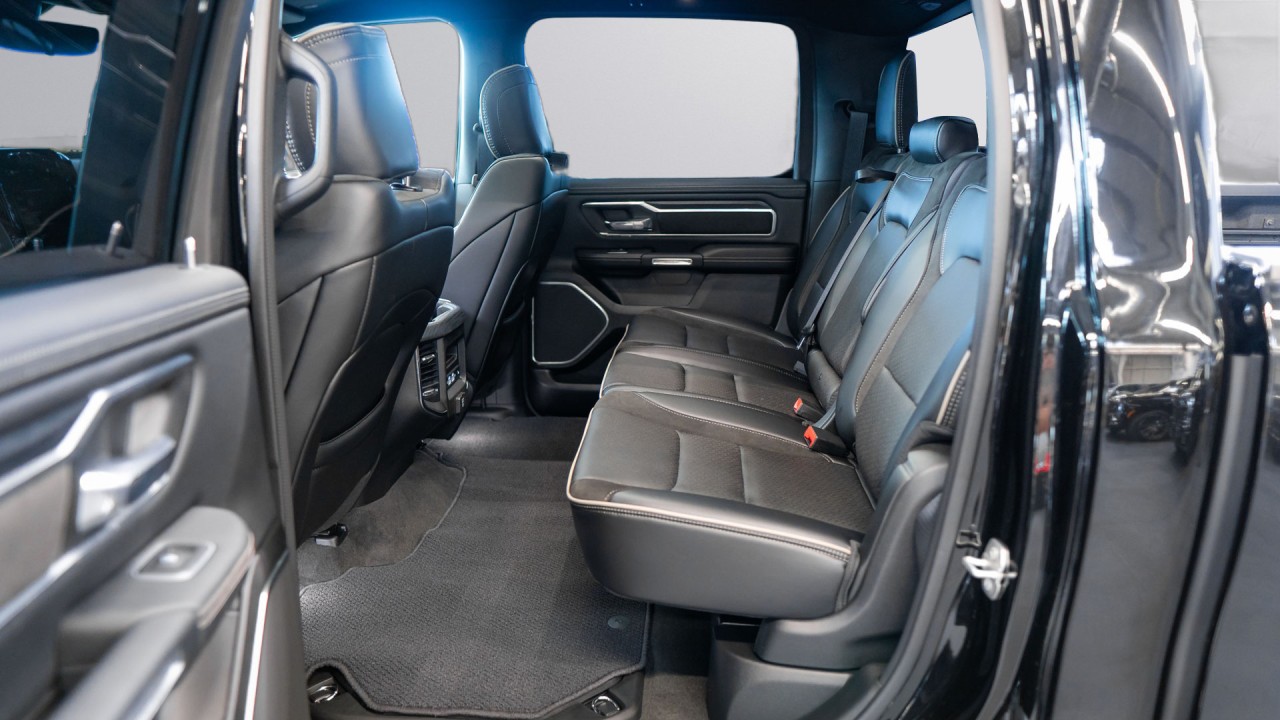 Dodge RAM 1500 Laramie Sport - foto 12