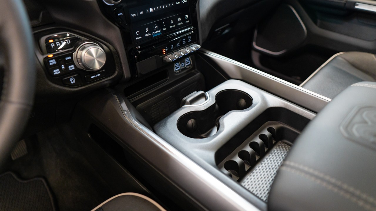 Dodge RAM 1500 Laramie Sport - foto 19