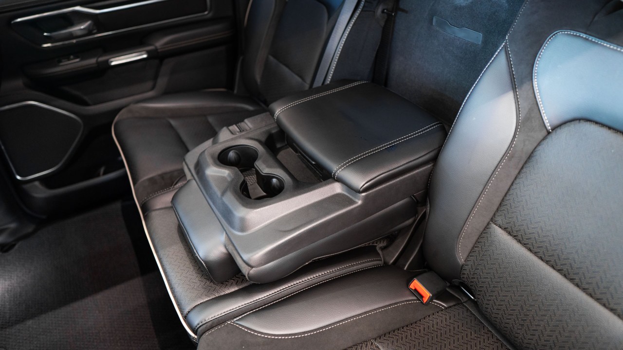 Dodge RAM 1500 Laramie Sport - foto 23