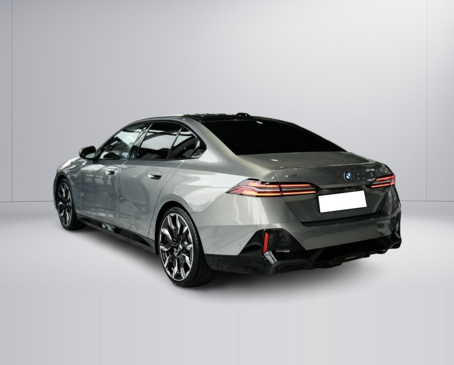 BMW Seria 5 520d xDrive M-Sport (4)