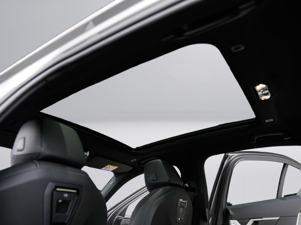 BMW Seria 5 520d xDrive M-Sport - foto 16