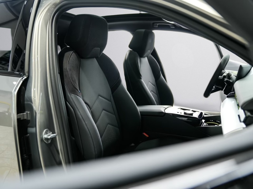 BMW Seria 5 520d xDrive M-Sport - foto 12