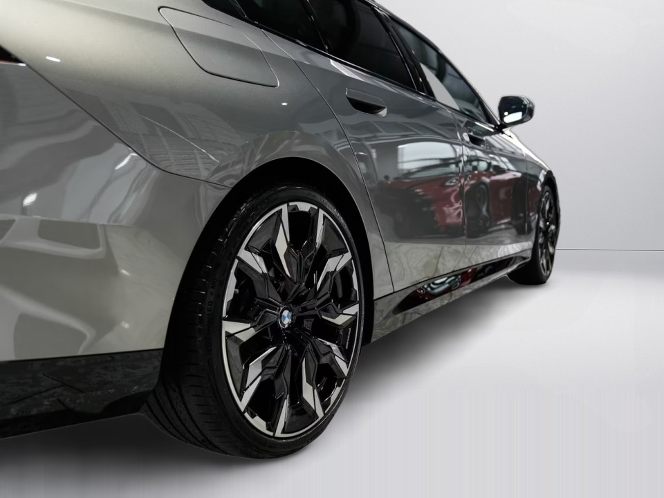 BMW Seria 5 520d xDrive M-Sport - foto 27