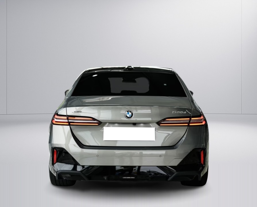 BMW Seria 5 520d xDrive M-Sport (3)