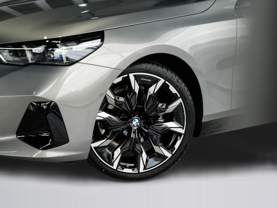 BMW Seria 5 520d xDrive M-Sport - foto 29