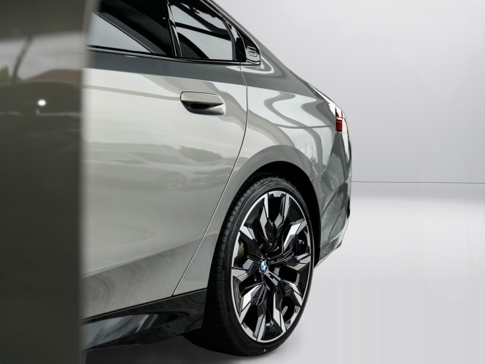 BMW Seria 5 520d xDrive M-Sport - foto 28